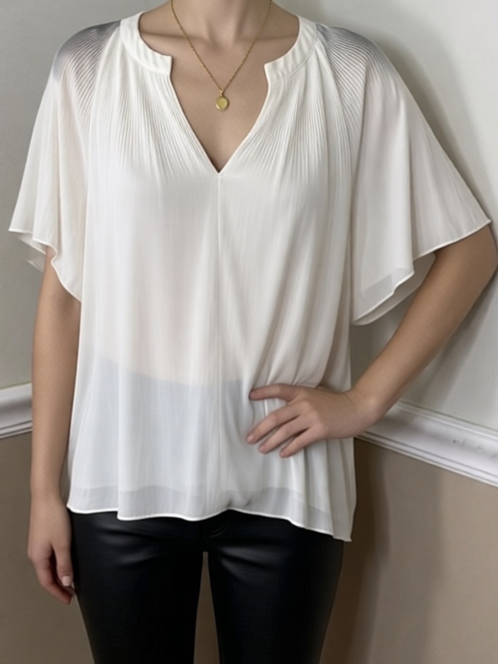 🩵 5 for $25! H&M Cream Pleated Yoke Short Sleeve Blouse